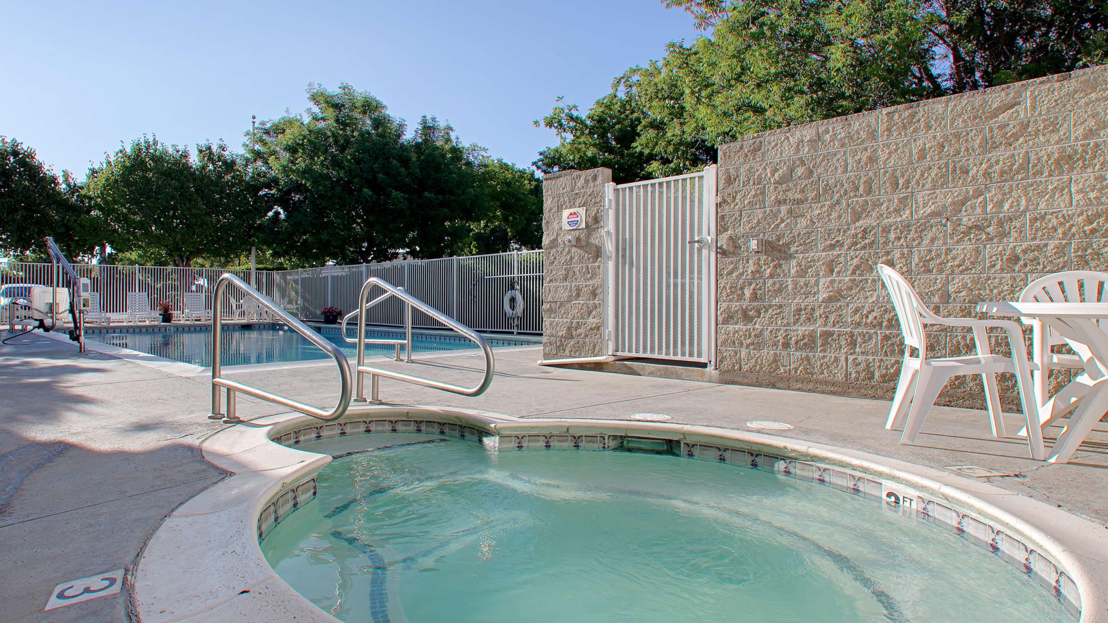 Best Western Luxury Inn Tracy Eksteriør bilde