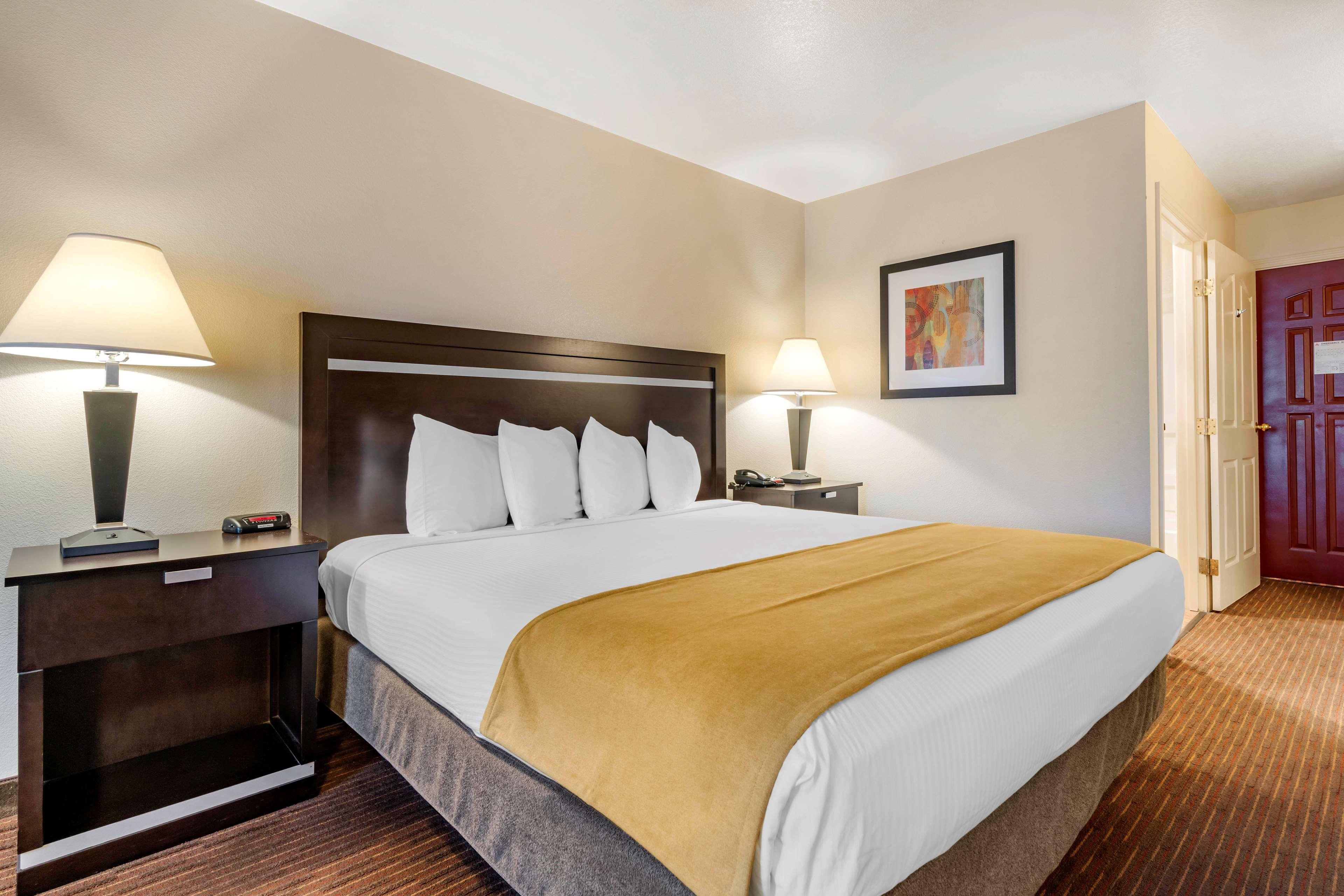 Best Western Luxury Inn Tracy Eksteriør bilde