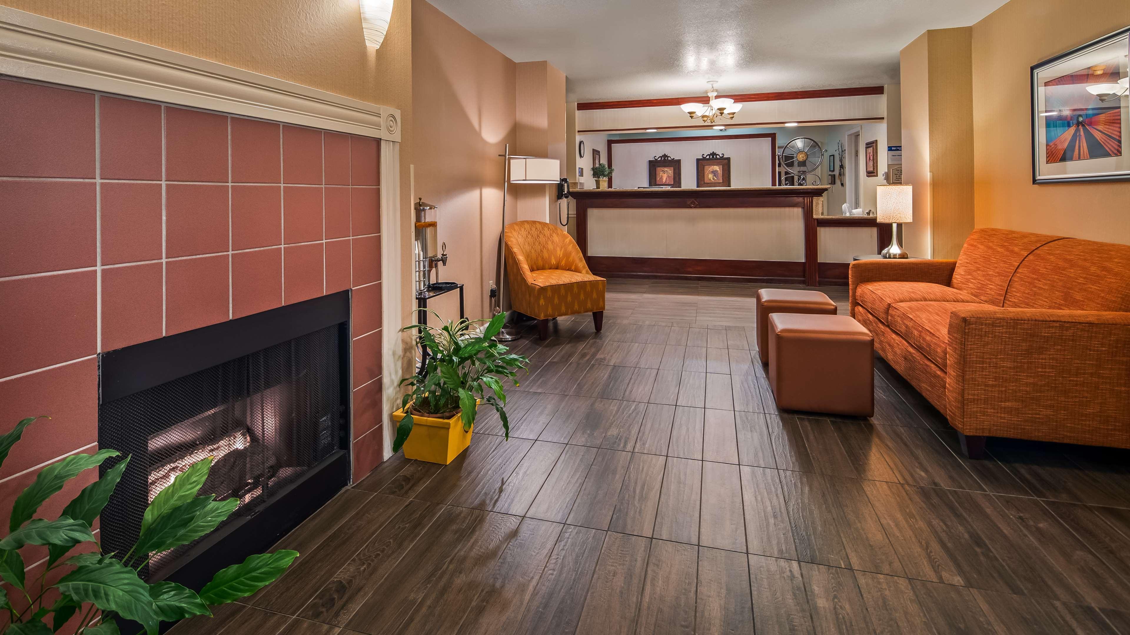 Best Western Luxury Inn Tracy Eksteriør bilde