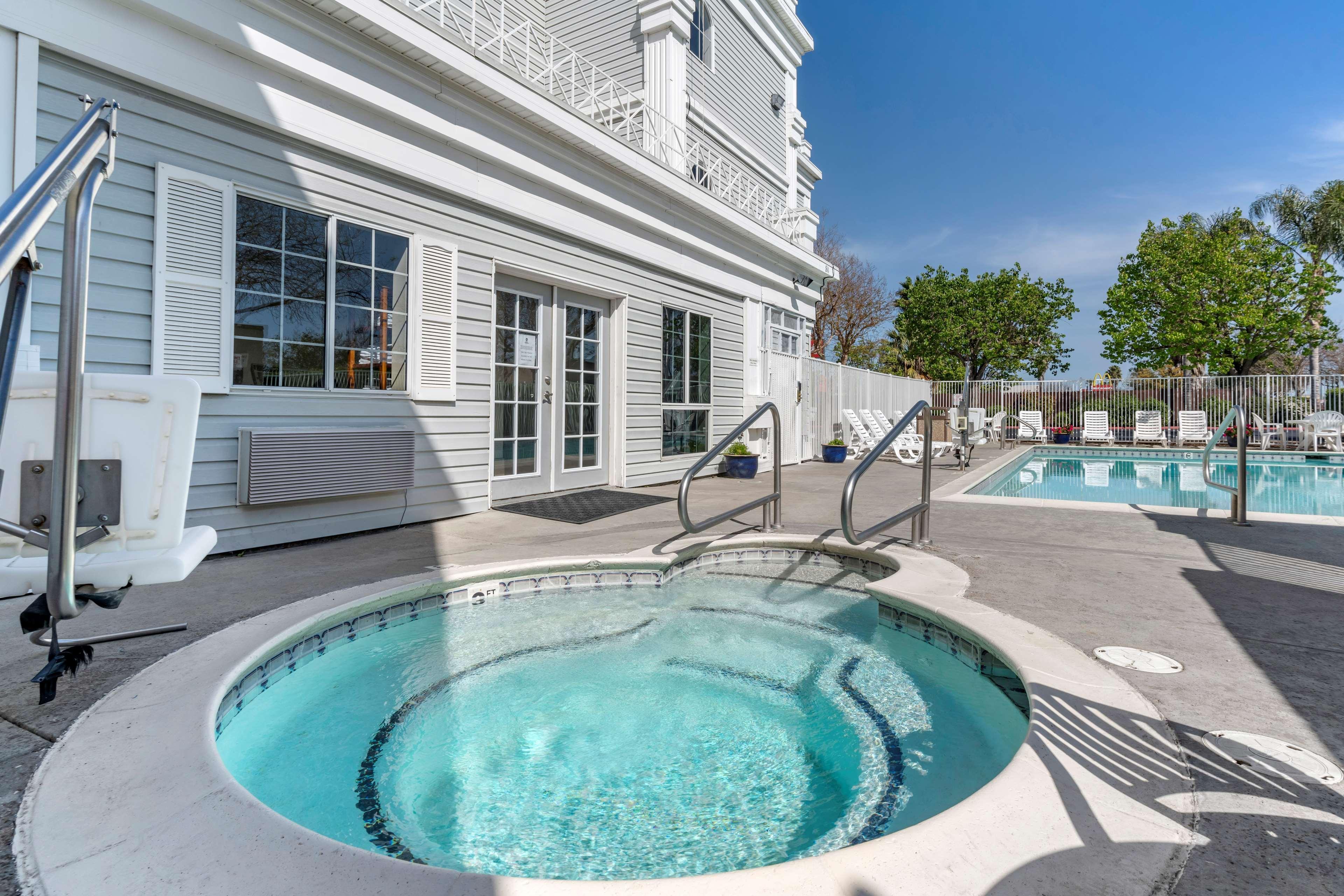 Best Western Luxury Inn Tracy Eksteriør bilde