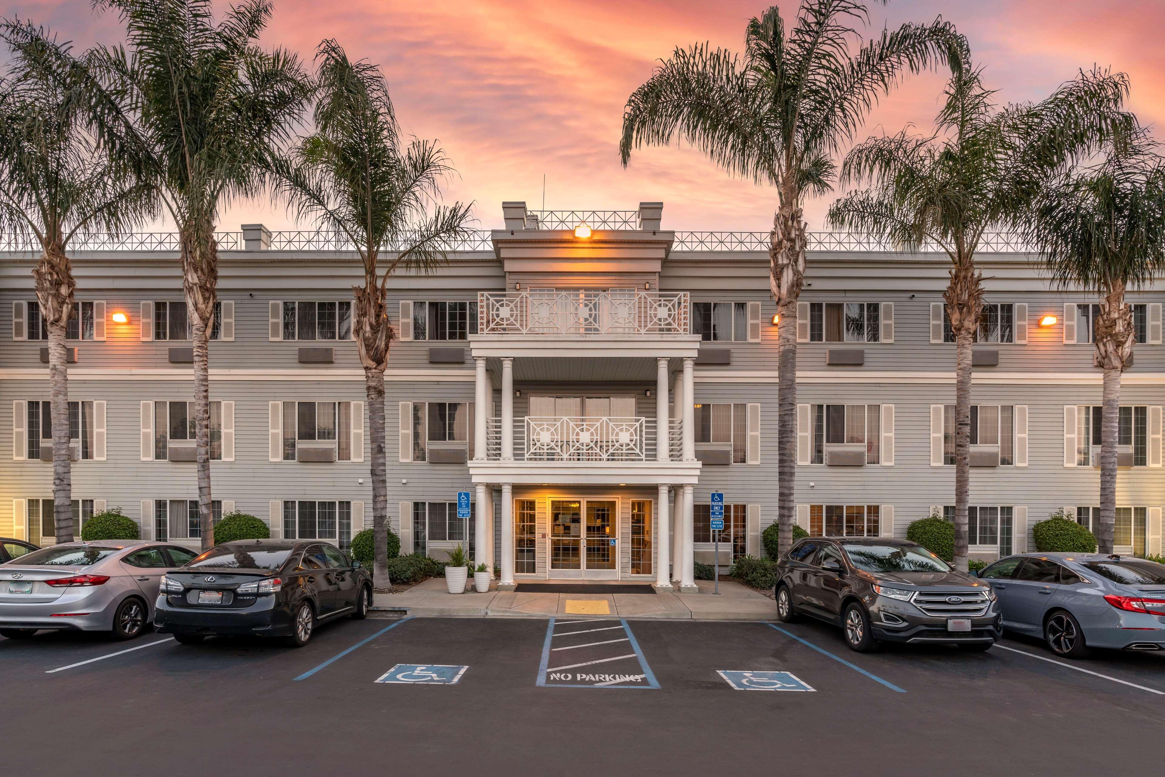 Best Western Luxury Inn Tracy Eksteriør bilde